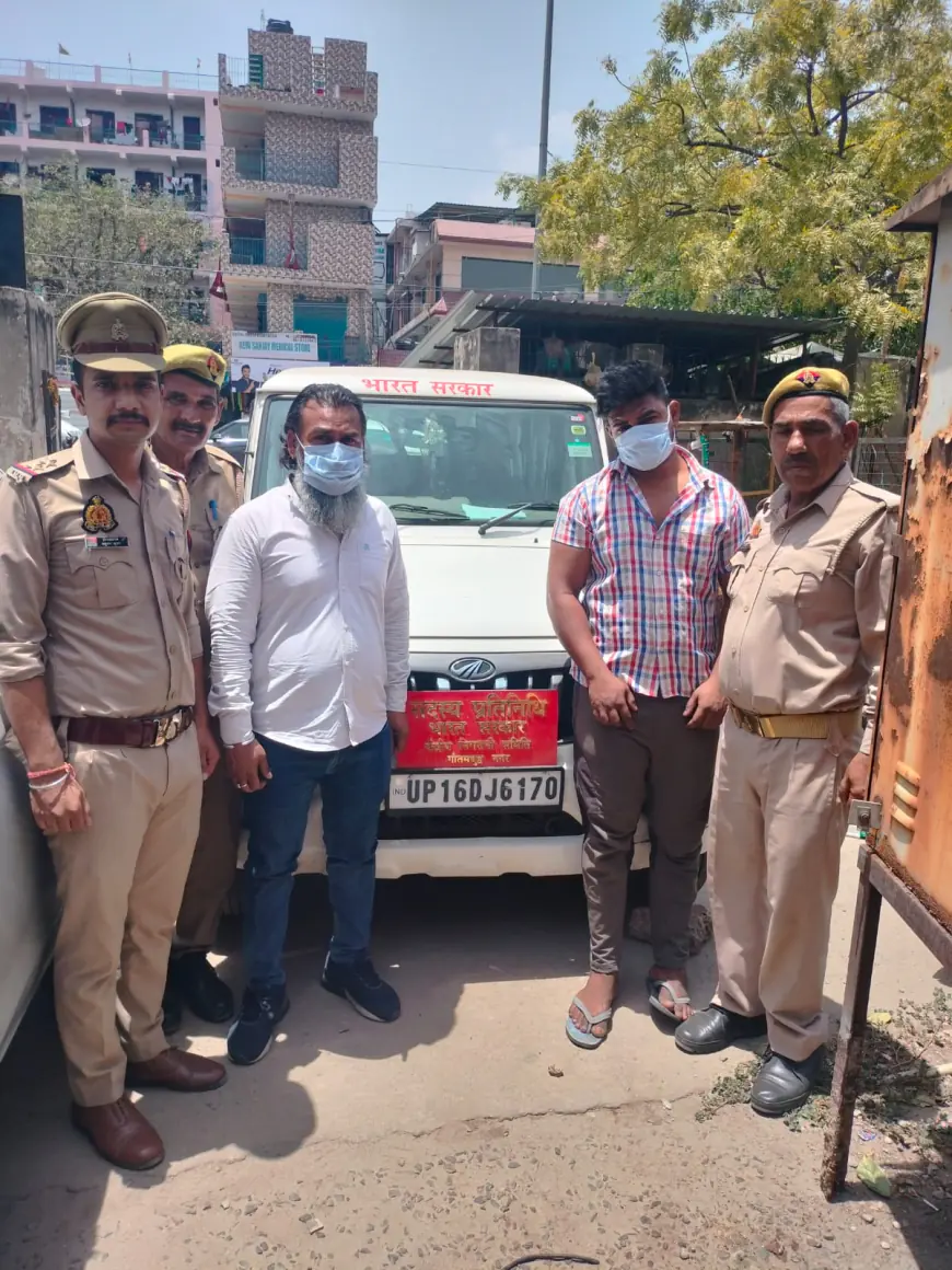 Noida News : भारत सरकार की नेम प्लेट लगी बोलोरो कार की छत पर बैठकर हुडदंग मचाते जन्मदिन मनाना तीन लोगों पर पड़ा भारी