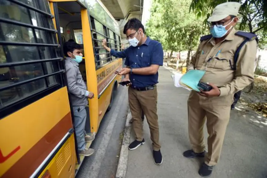 Noida News : बीते एक वर्ष में 30 हजार वाहनों का पंजीकरण निरस्त