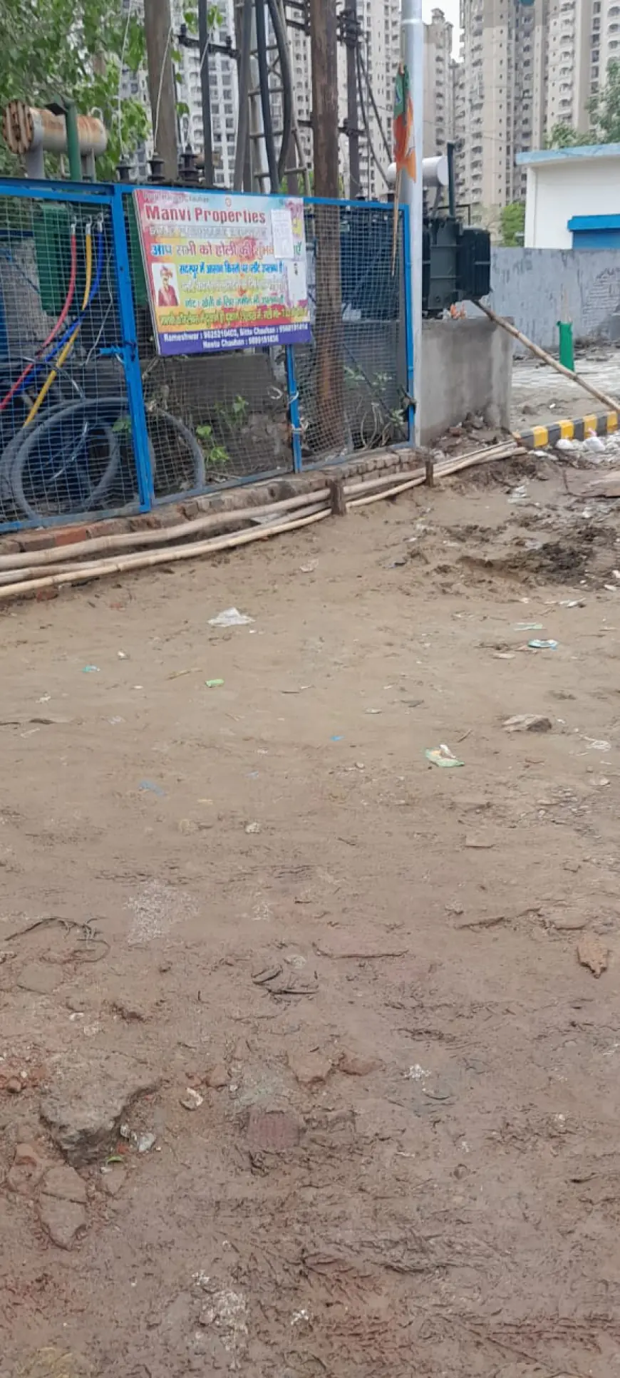 Noida News : बिजली विभाग की लापरवाही से युवक को लगा करंट, मौत