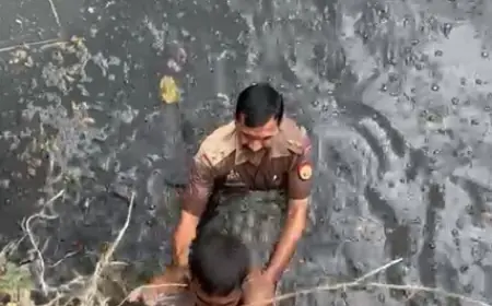 Noida News : शराब के नशे में नाले में गिरा, पुलिस ने सकुशल निकाला