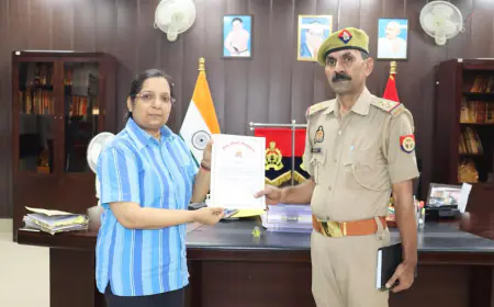 Noida News : नाले में गिरे व्यक्ति की जान बचाने वाले चौकी प्रभारी को पुलिस कमिश्नर ने किया सम्मानित