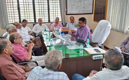 Noida News : अधीक्षण अभियंता से मिला एनईए प्रतिनिधिमण्डल, समस्याओं पर चर्चा