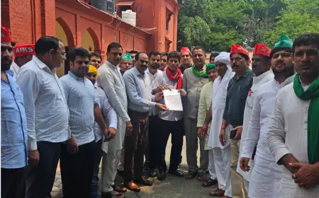 Up News : मंडलायुक्त से मिला किसानों का प्रतिनिधिमंडल, 10 फीसदी आबादी प्लाट न मिलने पर आंदोलन की दी चेतावनी