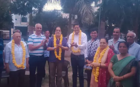 Noida News : रोशनी से सराबोर हुआ सेक्टर-20 का डी ब्लॉक पार्क