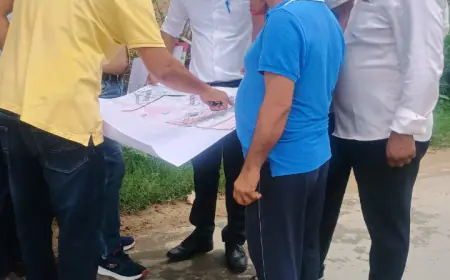 Greater Noida News : किसान सभा ने बादलपुर को जोड़ने वाली 60 मीटर सड़क का कराया सर्वे