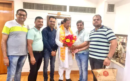 Noida News : सांसद ने उत्तर प्रदेश युवा व्यापार मंडल की टीम का किया स्वागत