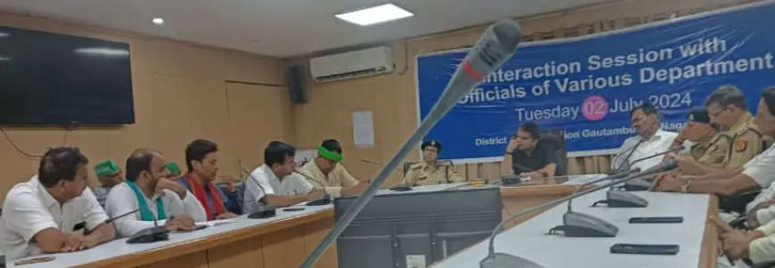 Noida News : किसानों ने डीएम से की वार्ता, कहा हाईपावर कमेटी की रिपोर्ट किसानों के पक्ष में भेजे, नहीं तो तीनों प्राधिकरणों में होगी तालाबंदी