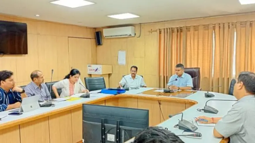 Noida News : भूजल दोहन करने वाले 6 बिल्डरों के खिलाफ दंडात्मक कार्रवाई, 35 लाख रुपए का लगाया जुर्माना