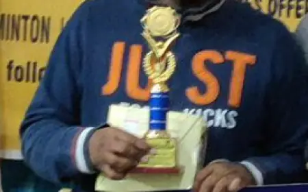 Noida News : बैडमिंटन खेलते समय कोर्ट पर गिरा खिलाड़ी, मौत