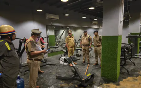 Greater Noida News : तेज आंधी और बारिश के चलते जिम की छत गिरी, दो युवक घायल