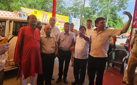 Noida News : कांवड़ियों के लिए जिला व पुलिस प्रशासन के अधिकारी सड़कों पर उतरे, व्यवस्थाओं का लिया जायजा