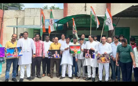 Noida News : भारतीय रेसलर विनेश फोगाट के समर्थन में कांग्रेसियों ने किया प्रदर्शन, ज्ञापन सौंपा
