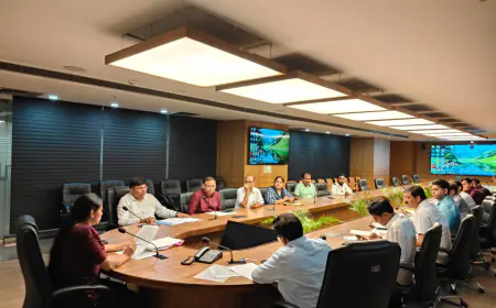 Greater Noida News : एसीईओ ने की आईजीआरएस पर लंबित शिकायतों की समीक्षा