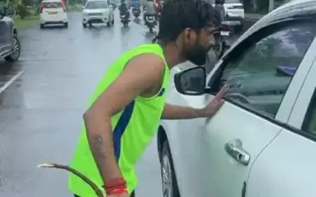 Noida News : दिल्ली में ऑटो टैक्सी की हड़ताल, नोएडा में जबरन कैब रुकवा रहे है चालक