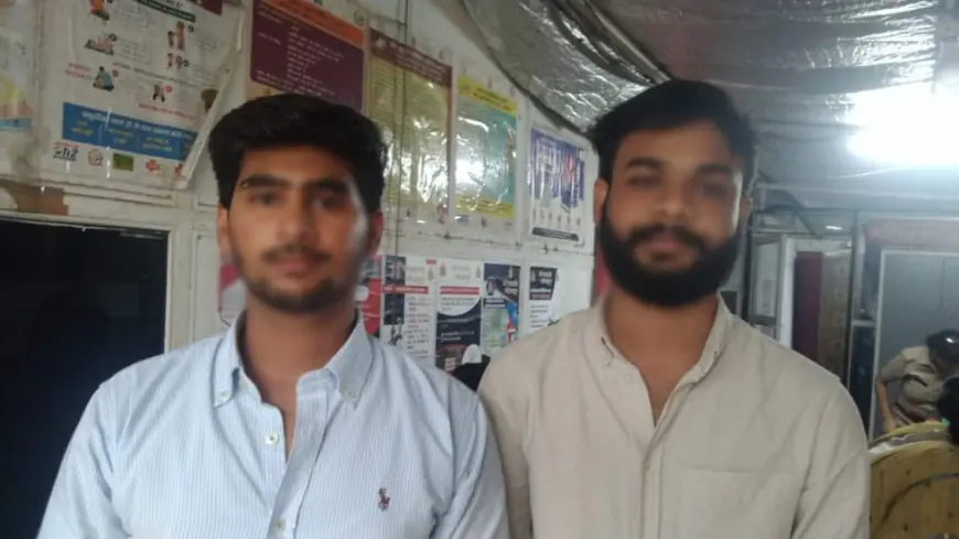 Noida News : सड़क पर दौड़ती कार के बाहर युवकों ने लहराई पिस्टल, दो गिरफ्तार