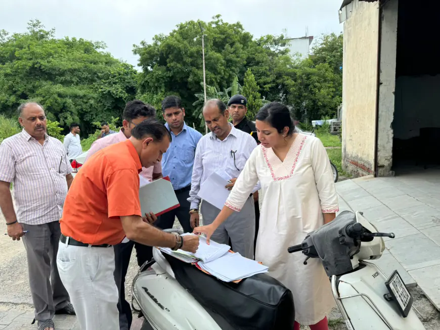 Greater Noida News : पंप हाउसों का एसीईओ ने किया निरीक्षण, खामियां मिलने पर लगाई फटकार