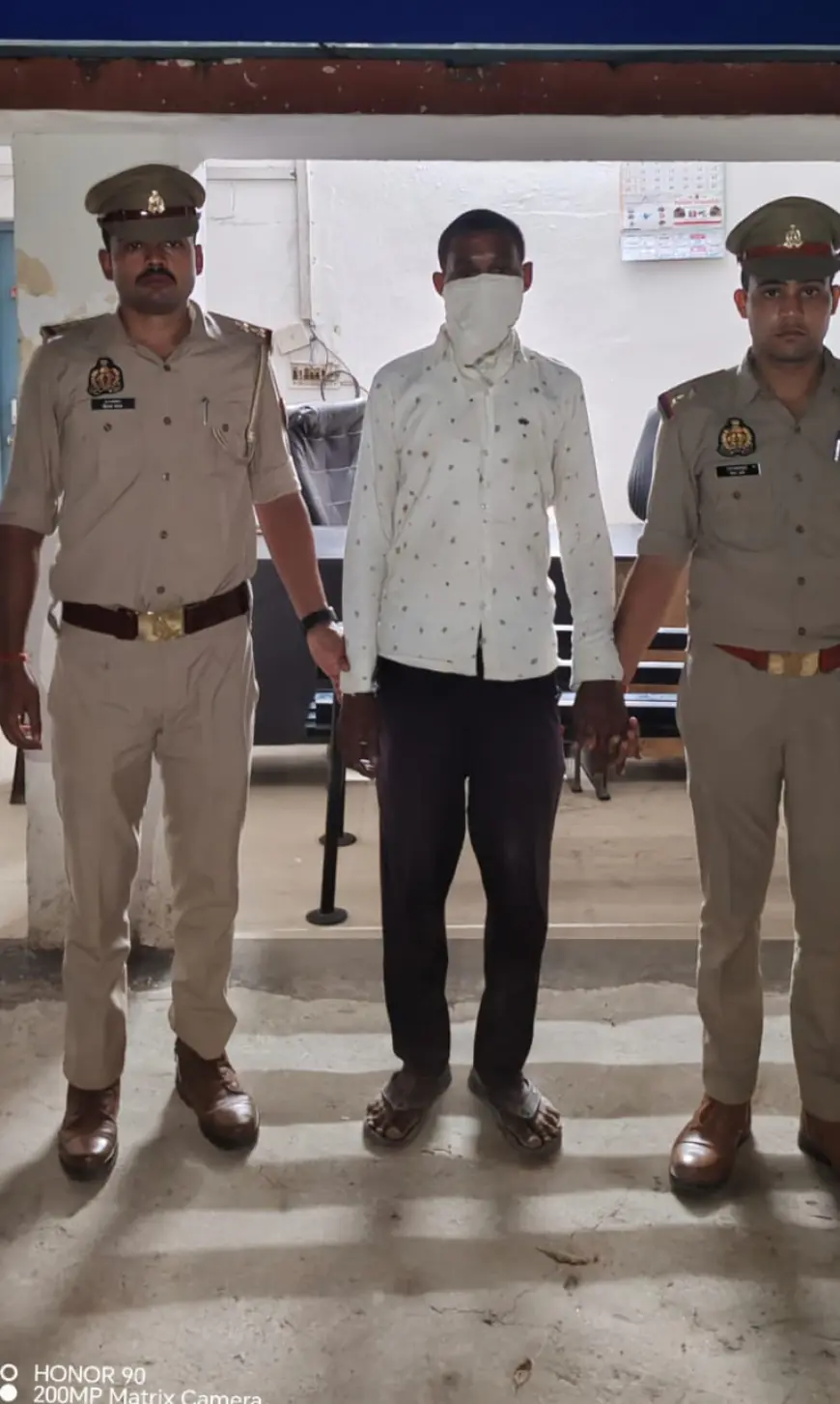 Greater Noida News : पिता से हुए विवाद के बाद दो मासूम बच्चों पर कुल्हाड़ी से हमला, आरोपी गिरफ्तार