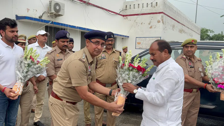 Greater Noida News : कारागार मंत्री ने जेल में निरुद्ध महिला कैदियों से बंधवाई राखी