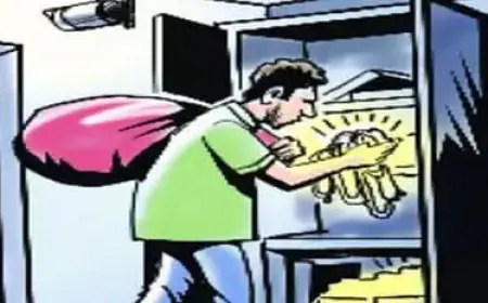 Greater Noida News : घर पर धावा बोलकर चोरों ने दो लाख की नगदी और लाखों रुपए कीमत के जेवरात किया चोरी