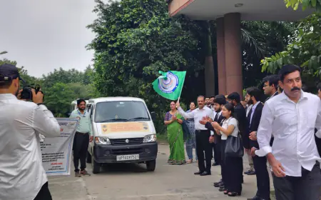 Greater Noida News : राष्ट्रीय लोक अदालत के लिए जिला जज ने प्रचार वाहनों को दिखाई हरी झंडी