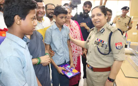 Noida News : उत्तराखंड पब्लिक स्कूल से लापता छात्रों के सकुशल मिलने पर पुलिस की हुई प्रशंसा, परिजनों ने किया सम्मानित, सीपी ने टीम को दिए 20 हजार का इनाम