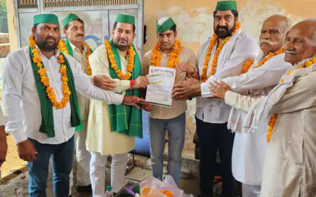 Noida News : भाकियू की हुई पंचायत, बाबा महेंद्र सिंह टिकैत की जयंती मनाने की तैयारियों पर की चर्चा