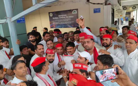 Greater Noida News : नोएडा इंटरनेशनल एयरपोर्ट से प्रभावित किसानों के समर्थन में सपा का यीडा पर प्रदर्शन