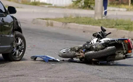 Noida News : वाहनों के रफ्तार पर ब्रेक न लगने से हो रहे हादसे, तीन की मौत, 3 घायल