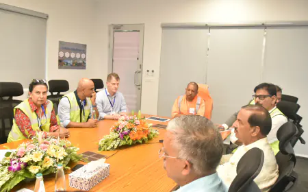 Noida News : नोएडा एयरपोर्ट के लिए गांवों में भूमि का अधिग्रहण ग्रामवासियों से वार्ता कर शांतिपूर्ण तरीके से हो: योगी आदित्यनाथ