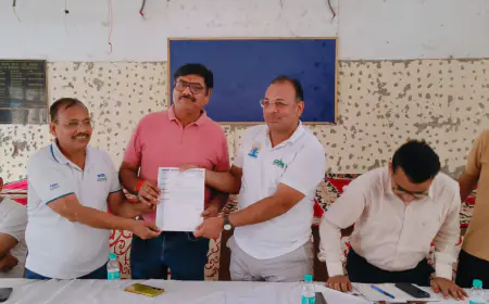 Noida News : नोएडा प्राधिकरण ने आज शहर के दो सेक्टरों में चलाया सफाईगिरी अभियान, स्वच्छता की दिलाई शपथ