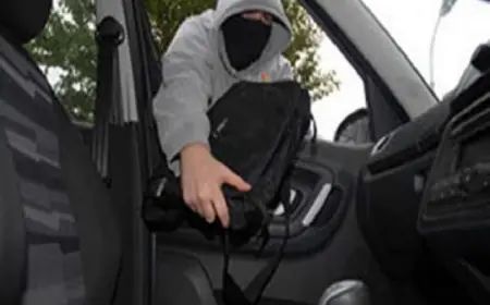 Noida News : कार से अधिवक्ता का बैग चोरी