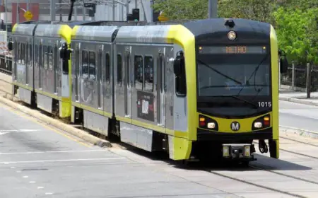 Greater Noida News : एयरपोर्ट से फिल्म सिटी तक लाइट ट्रांजिट रेल संचालन के प्रस्ताव को यूपी सरकार ने किया मंजूर