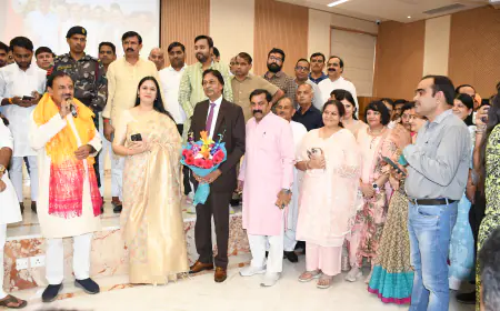 Noida News :  नोएडा में सांसद डा. महेश शर्मा के जन्मदिन पर बधाई देने वालों का लगा तांता