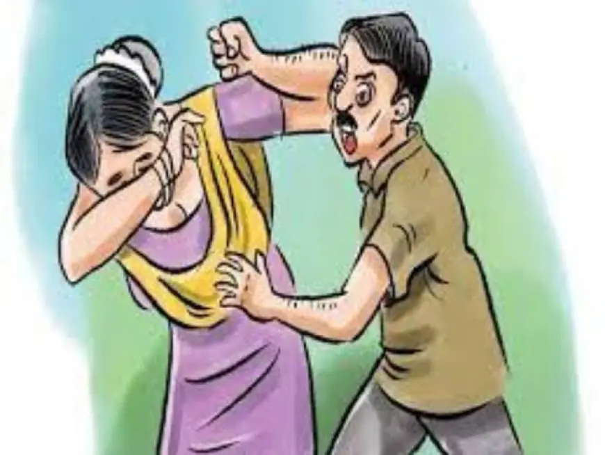 Noida News : पड़ोसी ने महिला के साथ की मारपीट