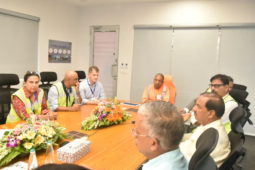 Noida News : नोएडा एयरपोर्ट के लिए गांवों में भूमि का अधिग्रहण ग्रामवासियों से वार्ता कर शांतिपूर्ण तरीके से हो: योगी आदित्यनाथ