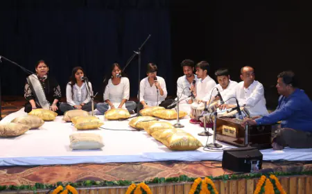 Noida News : प्राधिकरण के सीईओ ने गांधी व शास्त्री को अर्पित किए श्रद्धा सुमन