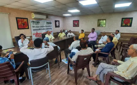 Noida News : नोएडा आपके द्वार कार्यक्रम में प्राधिकरण अधिकारियों ने सुनीं सेक्टर-26 की समस्याएं