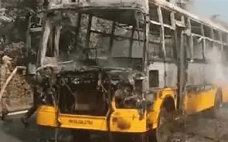 Greater Noida News : चलती हुई स्कूली बस में लगी आग