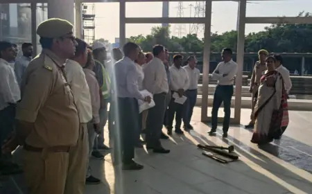 Noida News : नोएडा में कई वर्षों से बन रहे प्रशासनिक भवन का सीईओ ने किया निरीक्षण,  ठेकेदार पर गिरी गाज