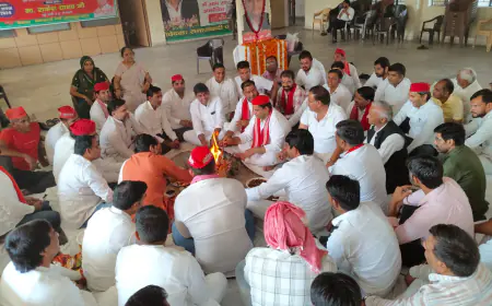 Greater Noida News : ग्रेटर नोएडा में सपा के संस्थापक की पुण्यतिथि पर सपाइयों ने किया हवन, सरकार से भारतरत्न देने की मांग