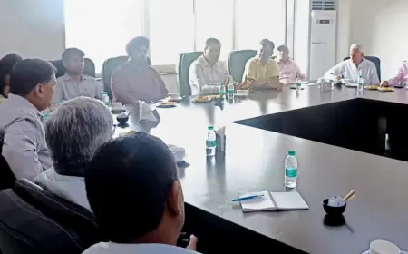 Noida News : नोएडा आपके द्वार कार्यक्रम में प्राधिकरण अधिकारियों ने सेक्टर-27 में सुनीं समस्याएं