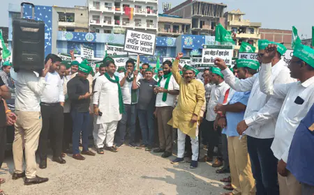 Noida News : नोएडा प्राधिकरण पर किसानों ने शुरू किया अनिश्चितकालीन धरना, 16 को तालाबंदी