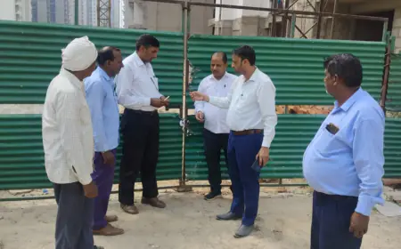 Noida News : नोएडा प्राधिकरण ने चार नामी ग्रुप हाउसिंग परियोजनाओं के मुख्य द्वार को किया सील, बिल्डरों में हड़कंप