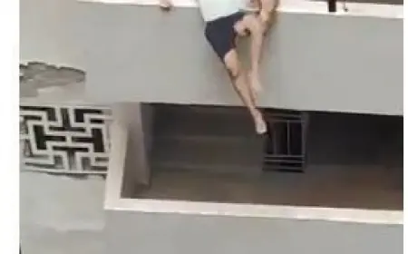 Noida News : बीमारी से तंग युवक ने सुपरटेक केप टाउन की 14वीं मंजिल से आत्महत्या का किया प्रयास, निवासियों ने बचाई जान