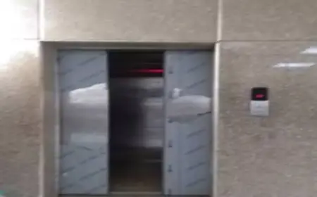 Noida News : 30 मिनट तक लिफ्ट में फंसा रहा 11 वर्षीय मासू