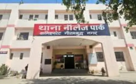 Greater Noida News : नामी विश्वविद्यालय मे  छात्रों के दो गुट में जमकर हुई मारपीट