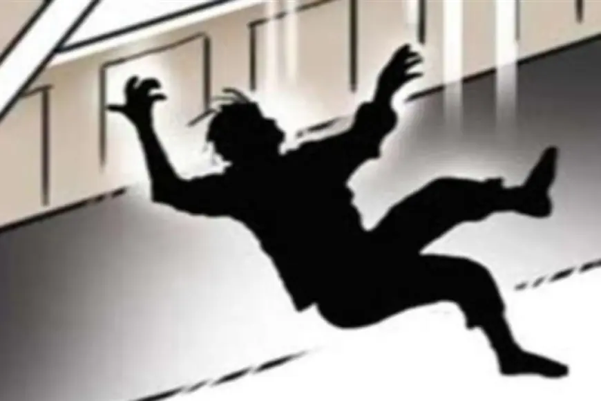 Noida News : सोसायटी के 15 वीं मंजिल से छलांग लगाकर छात्र ने की आत्महत्या