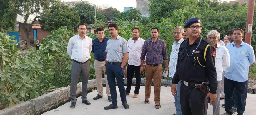 Noida News : ग्राम सुल्तानपुर में प्राधिकरण बनायेगा छठ घाट, एसीईओ ने किया निरीक्षण