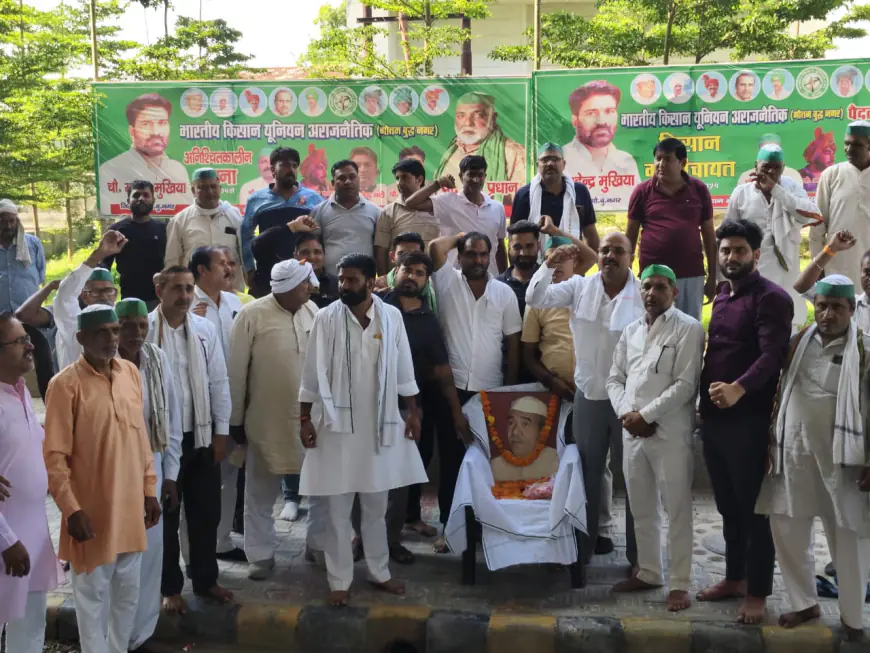 Greater Noida News : ग्रेटर नोएडा प्राधिकरण पर धरनारत किसानों ने चौधरी महेंद्र सिंह टिकैत की मनाई जयंती