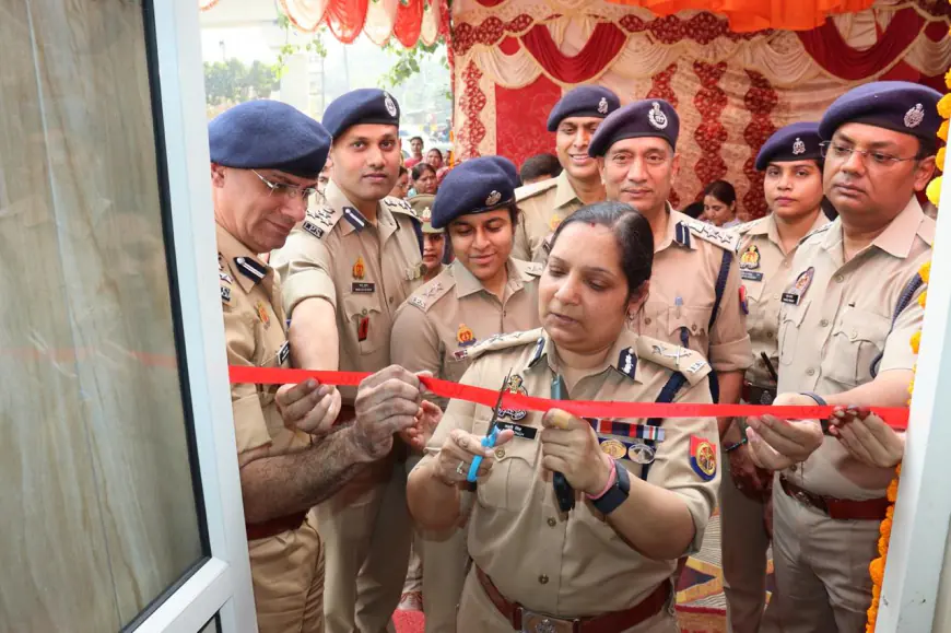 Noida News : पुलिस आयुक्त ने दो पिंक बूथ का किया उद्घाटन, पीड़ित महिलाओं को मिलेगा न्याय